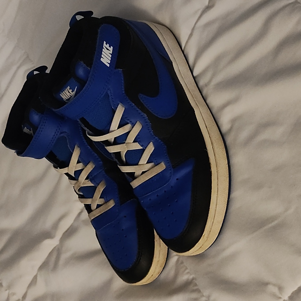 Size 2.5 Blue and black Nike shoes for boys